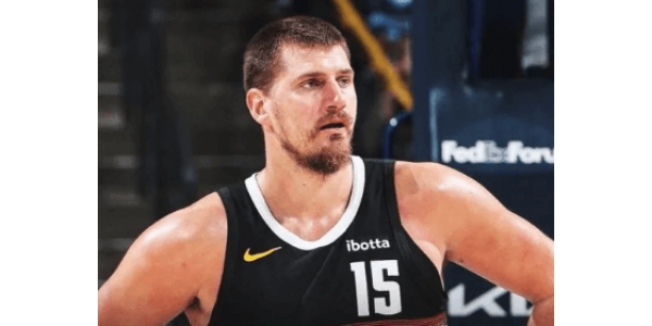 La actuación de Nikola Jokic (56+16+15) estableció un nuevo récord de la NBA