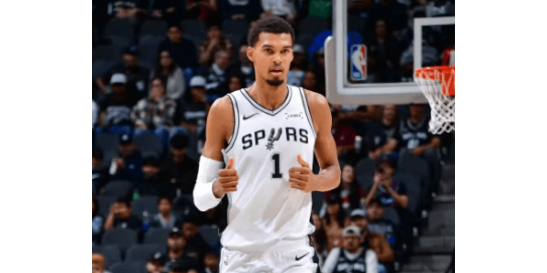 Victor Wembanyam lidera a los Spurs al mejor inicio de temporada en la historia de la franquicia