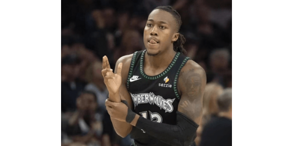 La transformación de Ayo Dawsum tras vestir la camiseta de los Timberwolves La transformación de Ayo Dawsum tras vestir la camiseta de los Timberwolves