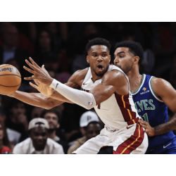 Los Heat comienzan con tres derrotas consecutivas; Giannis enfrenta dificultades iniciales Los Heat comienzan con tres derrotas consecutivas; Giannis enfrenta dificultades iniciales