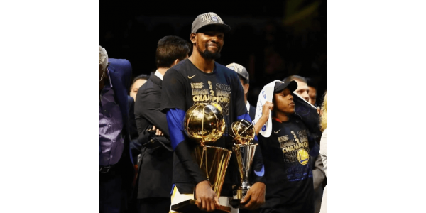 Durant regresa a la cancha local de los Warriors por primera vez desde que dejó los Warriors Durant regresa a la cancha local de los Warriors por primera vez desde que dejó los Warriors