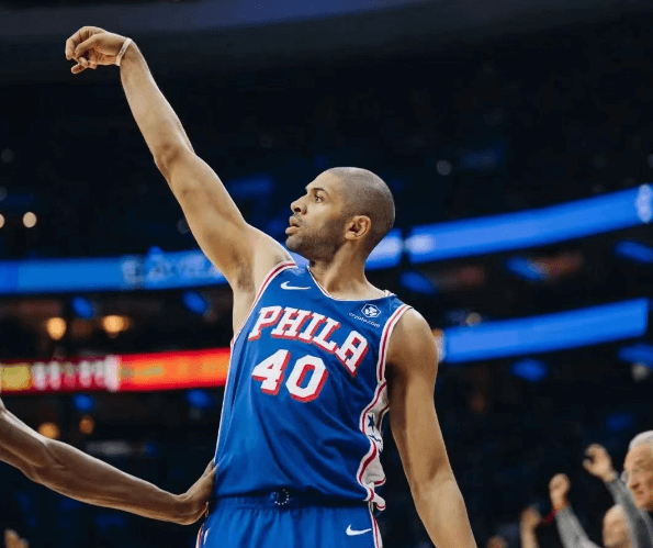 Batum salva a los 76ers