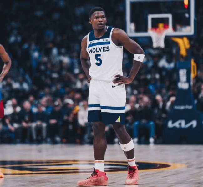 Edwards, de 22 años, lleva a los Timberwolves a derrotar a los Nuggets 106-99