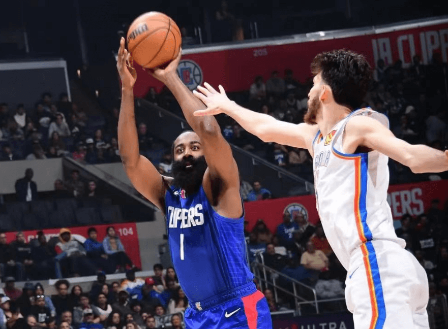 Los Clippers estallaron y derrotaron al Thunder 128-117