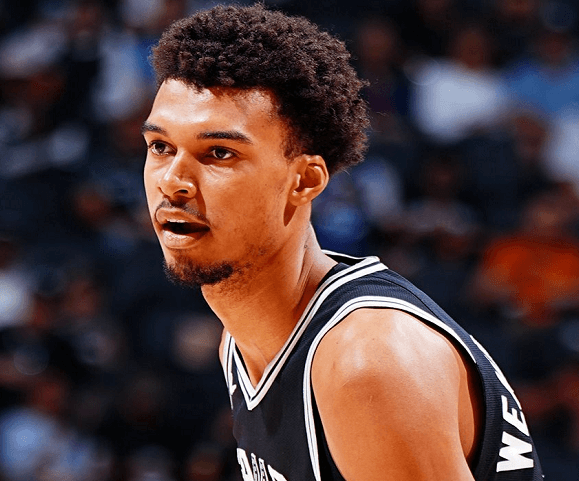Los Spurs suben, Wen Ban Yama lidera el futuro