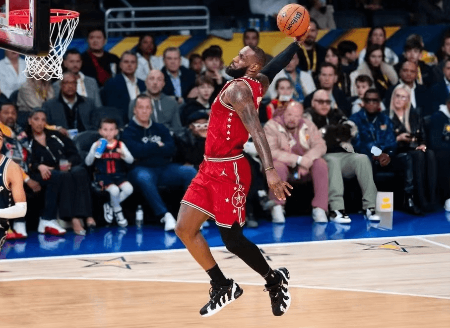 Posibilidad de que LeBron James organice una gira de retiro