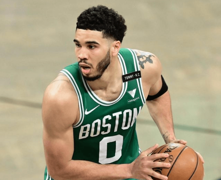 Tatum establece récord del contrato más alto de la historia