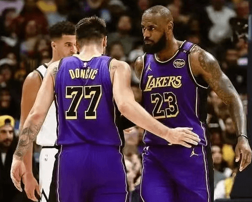 ¡Dončić apoya firmemente la permanencia de James!