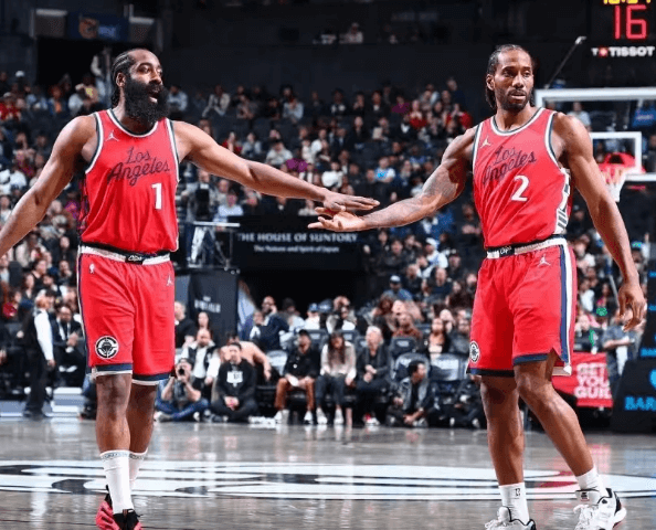 El gran momento de forma de Leonard ha entrado en modo playoffs