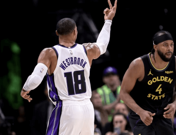 El regreso de Russell Westbrook a su mejor nivel llevó a los Kings a una ajustada victoria sobre los Warriors