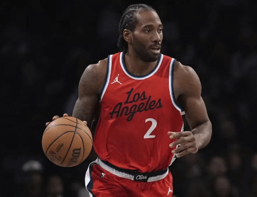 La magnífica actuación de Kawhi Leonard ayudó a los Clippers a empatar el marcador
