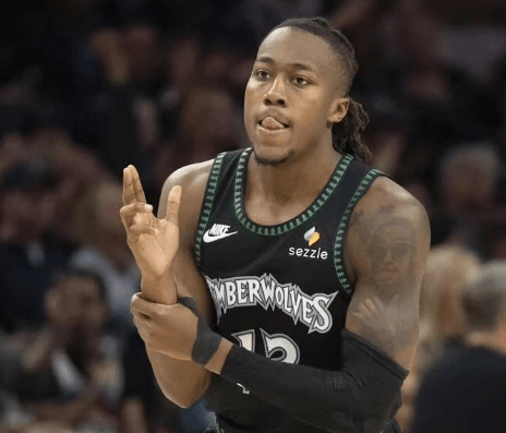 La transformación de Ayo Dawsum tras vestir la camiseta de los Timberwolves