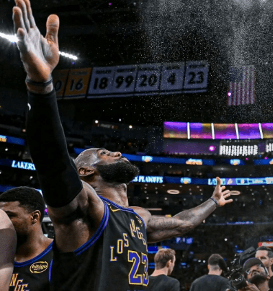 Los Lakers lucharon con ahínco, pero fueron eliminados en las semifinales de la Conferencia Oeste