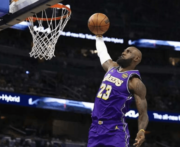 ¿Vale LeBron James, de 41 años, 50 millones de dólares?