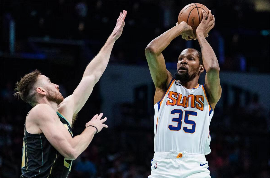 El primer partido de Durant con los Suns