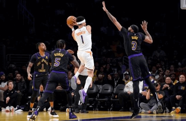 La NBA prohíbe a los Lakers usar camisetas negras