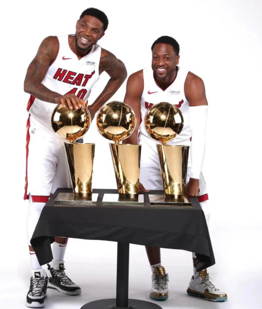 La leyenda del Heat Haslem termina oficialmente su carrera de 20 años en la NBA
