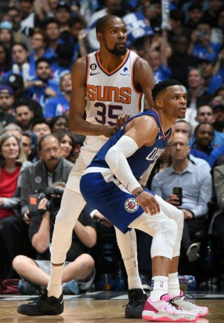 Los Clippers perdieron ante los Suns 124-129 en casa