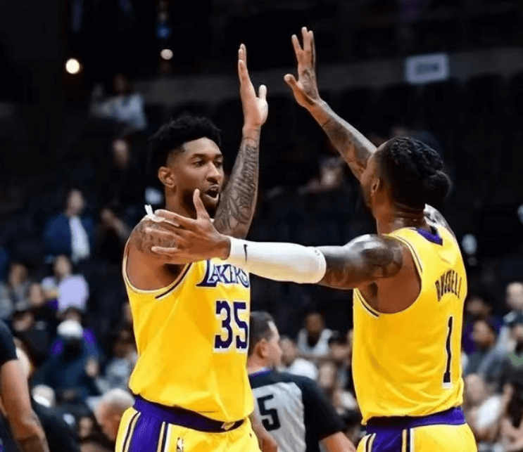 Los Lakers vencieron a los Kings 109-101, Russell mostró un desempeño eficiente