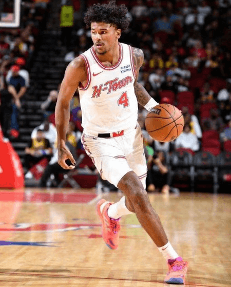 Los Rockets vencieron a los Lakers 128-94 en casa, ganando 4 partidos consecutivos