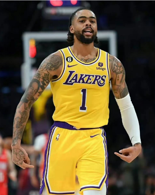 Russell renuncia al veto comercial